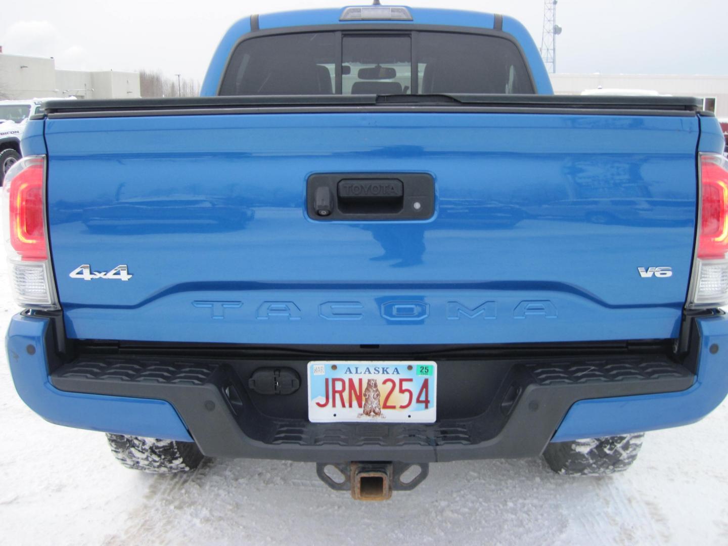 2016 blue /brown Toyota Tacoma Limited Double Cab V6 6AT 4WD (5TFGZ5AN7GX) with an 3.6L V6 DOHC 24V engine, 5A transmission, located at 9530 Old Seward Highway, Anchorage, AK, 99515, (907) 349-3343, 61.134140, -149.865570 - Photo#3